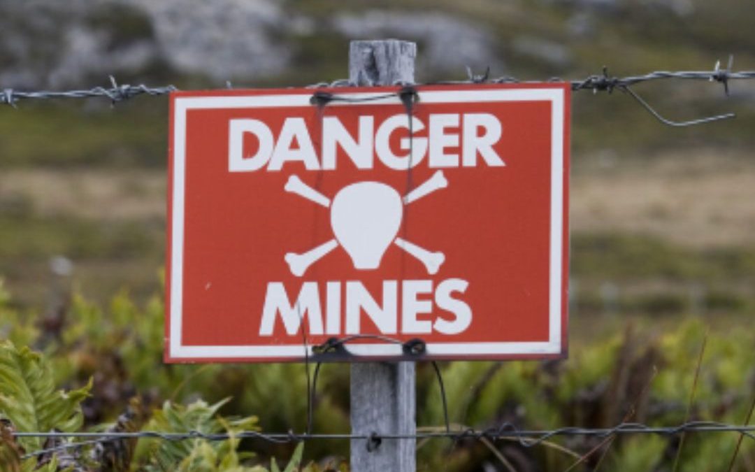 Bomb disposal picture warning of land mines